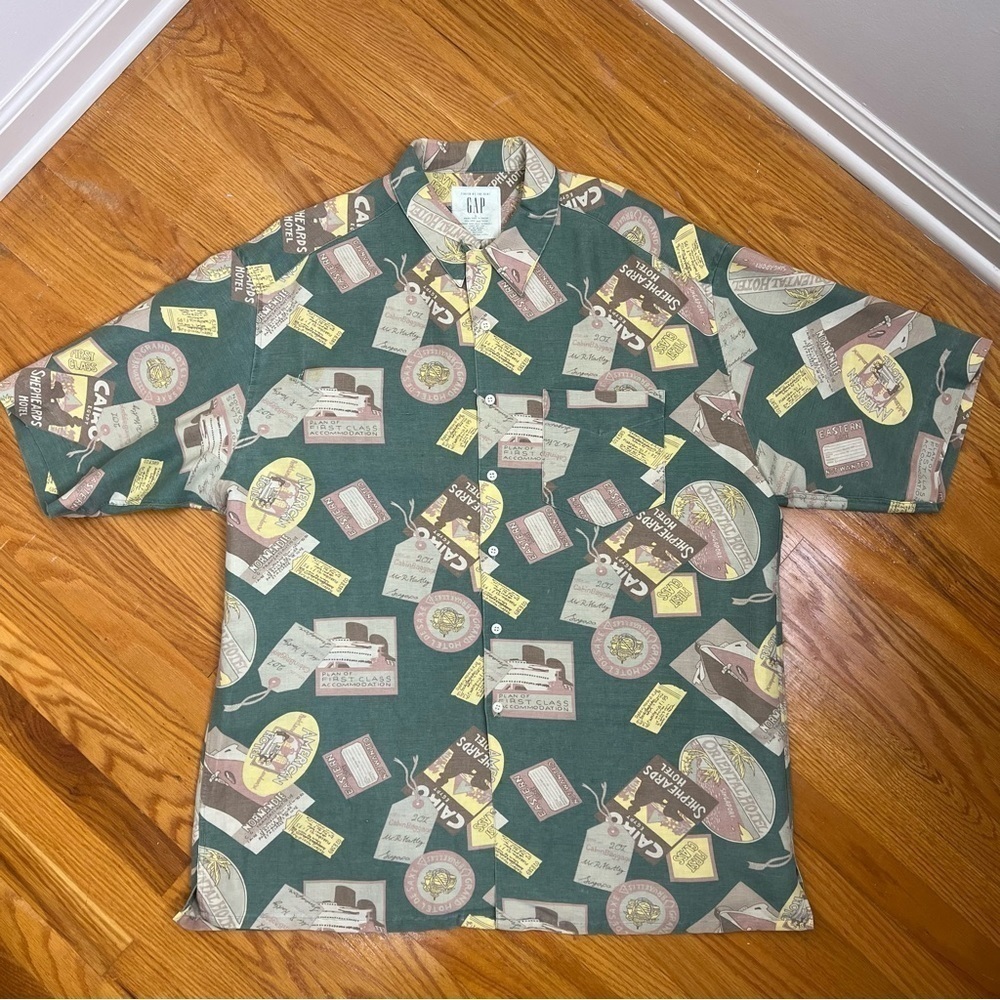 Men’s GAP Singapore Short Sleeve Button Down Shirt Muted Colors Travel Print - Picture 8 of 12